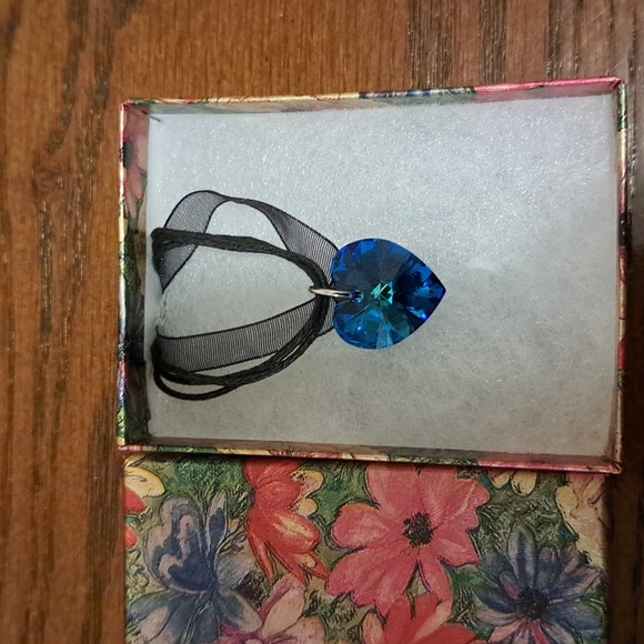 Arctic Ocean Crystal Heart Necklace - Picture 4 of 7